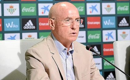Serra Ferrer: "Pezzella nos ha pedido salir tras una conversación con el míster" Serra Ferrer: "Pezzella nos ha pedido salir tras una conversación con el míster"