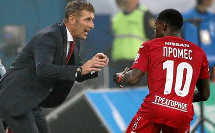 El italiano Massimo Carrera no da con la tecla esta temporada. El italiano Massimo Carrera no da con la tecla esta temporada.
