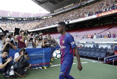 La presentación de Dembélé deriva en bronca hacia Bartomeu La presentación de Dembélé deriva en bronca hacia Bartomeu