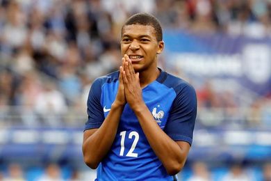Deschamps permitiría a Mbappé pasar una revisión médica en Clairefontaine Deschamps permitiría a Mbappé pasar una revisión médica en Clairefontaine