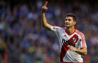 Alario posa con la camiseta del Bayer Leverkusen pero River acudirá a la FIFA Alario posa con la camiseta del Bayer Leverkusen pero River acudirá a la FIFA