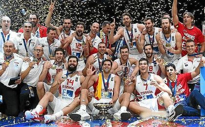 La selección, celebrando la medalla de Oro lograda en el Eurobasket 2015 La selección, celebrando la medalla de Oro lograda en el Eurobasket 2015