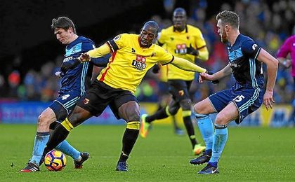 Okaka, en un partido de la Premier entre el Watford y el Middlesbrough. Okaka, en un partido de la Premier entre el Watford y el Middlesbrough.
