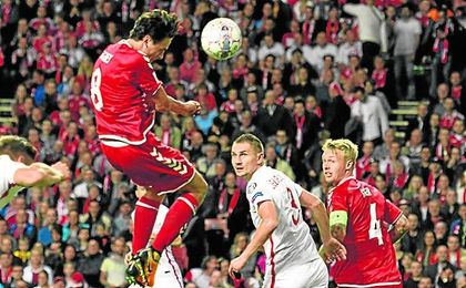 Kjaer, en el partido ante Polonia. Kjaer, en el partido ante Polonia.