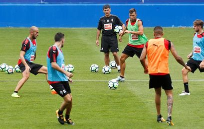 El Eibar cierra su plantilla con David Lombán El Eibar cierra su plantilla con David Lombán