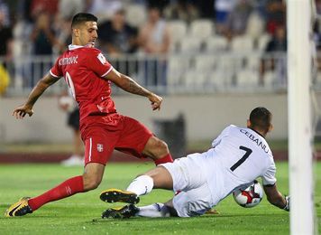Isco sitúa a España a un paso del Mundial al que también se acerca Serbia Isco sitúa a España a un paso del Mundial al que también se acerca Serbia