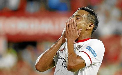 Muriel espera escribir su propia historia en el Sevilla. Muriel espera escribir su propia historia en el Sevilla.