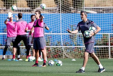 Muñiz: "No vamos a Madrid a sacar fotos ni a pedir camisetas" Muñiz: "No vamos a Madrid a sacar fotos ni a pedir camisetas"