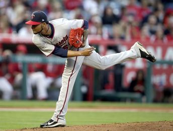 8-5. Santana lanza sólido y vence a los Reales 8-5. Santana lanza sólido y vence a los Reales