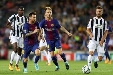 Messi, en el último minuto, da ventaja al Barça tras el primer tiempo Messi, en el último minuto, da ventaja al Barça tras el primer tiempo