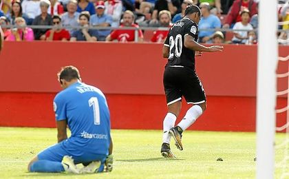 Muriel realizó un gesto inequívoco tras marcar su primer gol con el Sevilla. Muriel realizó un gesto inequívoco tras marcar su primer gol con el Sevilla.