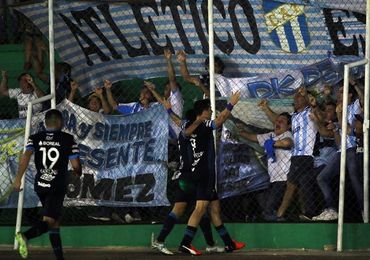 Atlético Tucumán vence a Independiente y pasa a los octavos de la Copa Argentina Atlético Tucumán vence a Independiente y pasa a los octavos de la Copa Argentina
