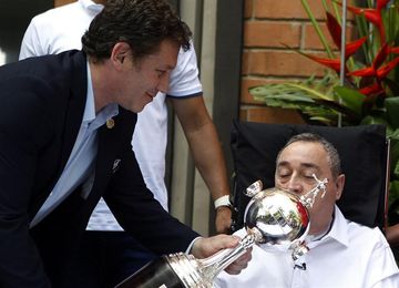 La Conmebol entrega una réplica de la Libertadores a Luis Fernando Montoya La Conmebol entrega una réplica de la Libertadores a Luis Fernando Montoya