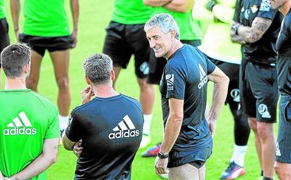 Setién se emocionó en el Villamarín. Setién se emocionó en el Villamarín.
