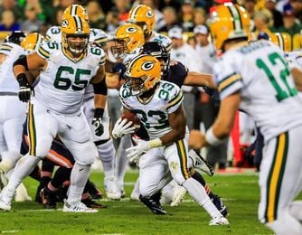 35-14. Aaron Rodgers lidera el ataque arrollador de los Packers ante los Bears 35-14. Aaron Rodgers lidera el ataque arrollador de los Packers ante los Bears