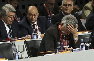 Enrique Cerezo: "Villar es una persona honrada" Enrique Cerezo: "Villar es una persona honrada"