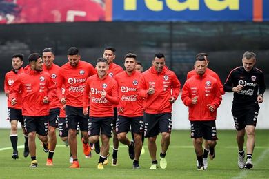Chile convoca de urgencia a Pavez para el partido contra Brasil Chile convoca de urgencia a Pavez para el partido contra Brasil