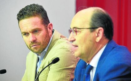 Luis García Tevenet y José Castro se reunieron el viernes en las dependencias del Sánchez Pizjuán. Luis García Tevenet y José Castro se reunieron el viernes en las dependencias del Sánchez Pizjuán.