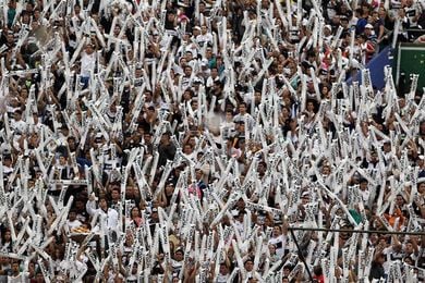 Fiscalía paraguaya imputa a 305 hinchas del Olimpia por altercados violentos Fiscalía paraguaya imputa a 305 hinchas del Olimpia por altercados violentos