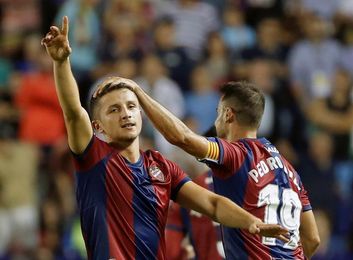 Muñiz recupera a Bardhi y solo espera a Lukic y Langerak Muñiz recupera a Bardhi y solo espera a Lukic y Langerak