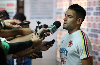 Colombianos reciben a su selección en Lima al grito de "vamos al Mundial" Colombianos reciben a su selección en Lima al grito de "vamos al Mundial"
