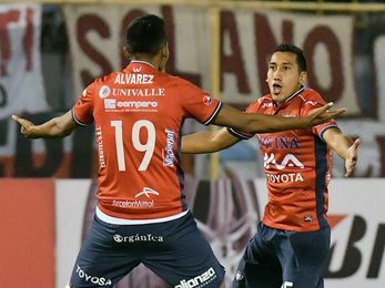 El Wilstermann y el Bolívar pelean por el liderato del torneo boliviano El Wilstermann y el Bolívar pelean por el liderato del torneo boliviano