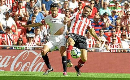 Jesús Navas, en un lance del partido con Balenziaga. Jesús Navas, en un lance del partido con Balenziaga.