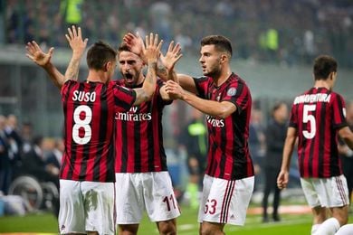 Un triplete de Mauro Icardi lanza al Inter en el derbi y hunde al Milan (3-2) Un triplete de Mauro Icardi lanza al Inter en el derbi y hunde al Milan (3-2)