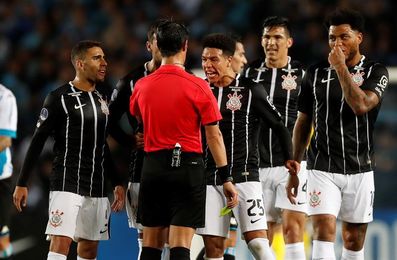 El Corinthians pierde ante el Bahía pero aún mantiene una sólida ventaja El Corinthians pierde ante el Bahía pero aún mantiene una sólida ventaja