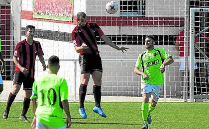 El Gerena fue mejor que el Espeleño en la primera mitad, pero le remontaron en el segundo acto. El Gerena fue mejor que el Espeleño en la primera mitad, pero le remontaron en el segundo acto.