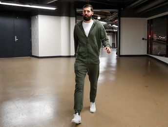 Mirotic se fractura la mandíbula en una pelea con Portis y es baja indefinida Mirotic se fractura la mandíbula en una pelea con Portis y es baja indefinida