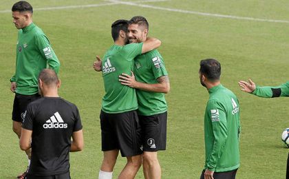 Calero: "Javi García tiene muchas opciones de estar el sábado; Boudebouz tiene el alta" Calero: "Javi García tiene muchas opciones de estar el sábado; Boudebouz tiene el alta"