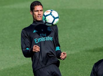 Varane entra en una convocatoria en la que repite fuera Mayoral Varane entra en una convocatoria en la que repite fuera Mayoral
