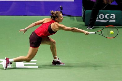 Simona Halep se estrena con un triunfo ante Caroline Garcia, su verdugo en Pekín Simona Halep se estrena con un triunfo ante Caroline Garcia, su verdugo en Pekín