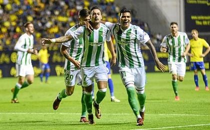Sergio León celebra el 1-0 con Nahuel. Sergio León celebra el 1-0 con Nahuel.