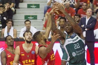 78-83. El UCAM, víctima de su ex Bamforth, pierde su primer partido europeo 78-83. El UCAM, víctima de su ex Bamforth, pierde su primer partido europeo