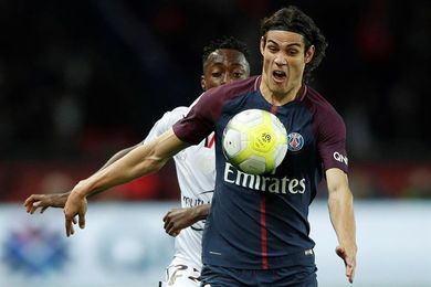 Cavani asume el liderazgo de Neymar y guía al PSG ante el Niza Cavani asume el liderazgo de Neymar y guía al PSG ante el Niza