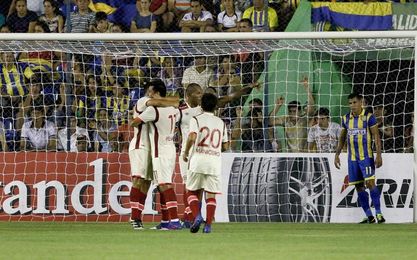 Universitario adelanta a Alianza Lima y tiene en la mira al líder Garcilaso Universitario adelanta a Alianza Lima y tiene en la mira al líder Garcilaso
