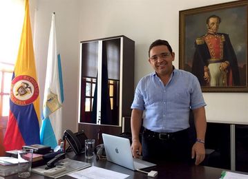 Arrestan al alcalde de Santa Marta cuando iba a Caracas por la llama bolivariana Arrestan al alcalde de Santa Marta cuando iba a Caracas por la llama bolivariana