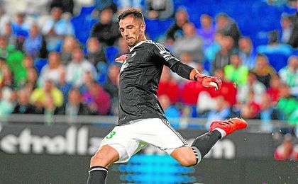 El mejoreño cumplió en Cornellá 100 partidos con el Betis en Primera. El mejoreño cumplió en Cornellá 100 partidos con el Betis en Primera.