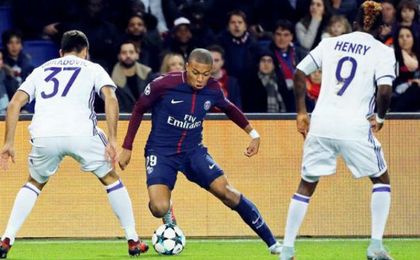 PSG, United y Bayern se meten en octavos; el Atlético, al borde del adiós PSG, United y Bayern se meten en octavos; el Atlético, al borde del adiós
