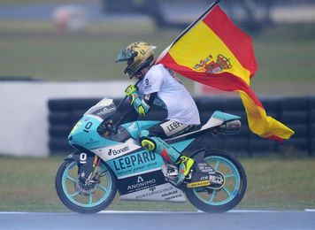 Palma se vuelca en un homenaje de cuatro horas al campeón del mundo Joan Mir Palma se vuelca en un homenaje de cuatro horas al campeón del mundo Joan Mir