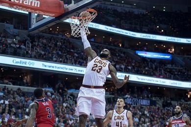 122-130. James brilla con 57 puntos en el triunfo de los Cavaliers 122-130. James brilla con 57 puntos en el triunfo de los Cavaliers