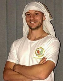 Rakitic, en la foto con el costal y la camiseta de la Hermandad de Pino Montano. Rakitic, en la foto con el costal y la camiseta de la Hermandad de Pino Montano.