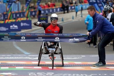 El suizo Marcel Hug gana la maratón de Nueva York en la categoría de silla de ruedas El suizo Marcel Hug gana la maratón de Nueva York en la categoría de silla de ruedas