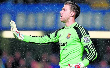 Adrián San Miguel ha perdido protagonismo progresivamente en la portería del West Ham. Adrián San Miguel ha perdido protagonismo progresivamente en la portería del West Ham.