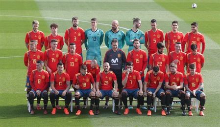 Los internacionales se hacen la foto oficial con la camiseta de la polémica Los internacionales se hacen la foto oficial con la camiseta de la polémica
