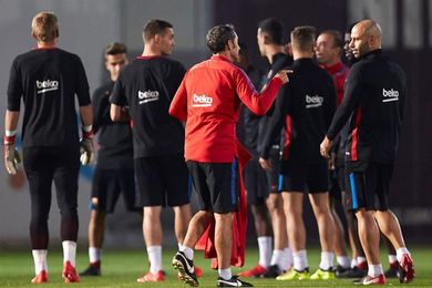 El Barcelona realiza el último entrenamiento de la semana bajo mínimos El Barcelona realiza el último entrenamiento de la semana bajo mínimos
