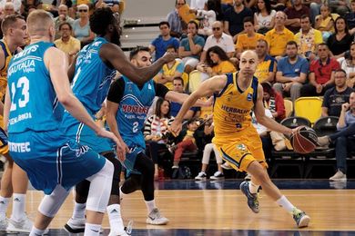 Albert Oliver: "Para estar arriba debemos ganar fuera y este partido es importante" Albert Oliver: "Para estar arriba debemos ganar fuera y este partido es importante"