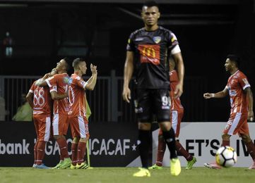 Chorrillo F.C. y el Atlético Veragüense pugnan por última plaza a semifinales Chorrillo F.C. y el Atlético Veragüense pugnan por última plaza a semifinales